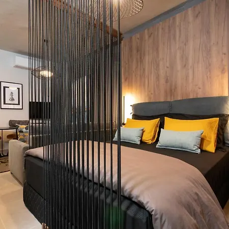 Apartment F & B Collection - Minilux For 3