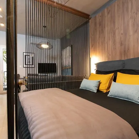 F & B Collection - Minilux For 3 *